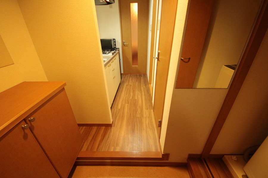 部屋と廊下の間には扉があるのでプライバシー確保に役立ちます
