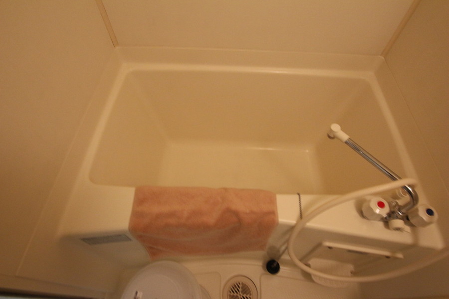 バスルームは天気を気にせずお洗濯できる浴室乾燥機能付き
