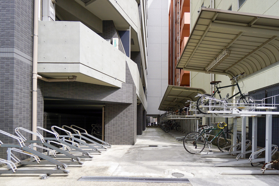 通勤や買い物に行くのに欠かせない自転車の専用駐輪場があります（ご希望の場合はお問い合わせください）